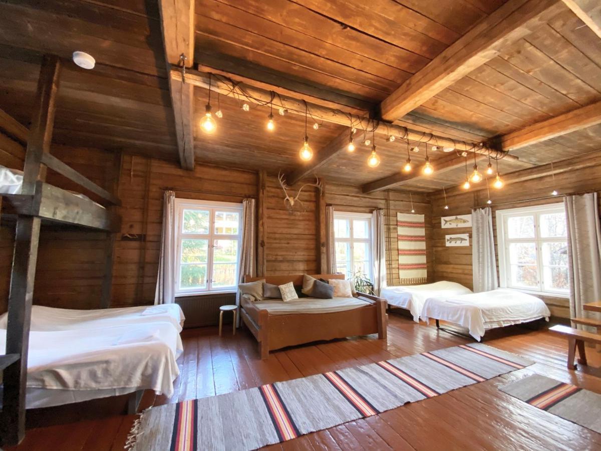 Отель Lauri Historical Log House Manor Рованиеми Экстерьер фото
