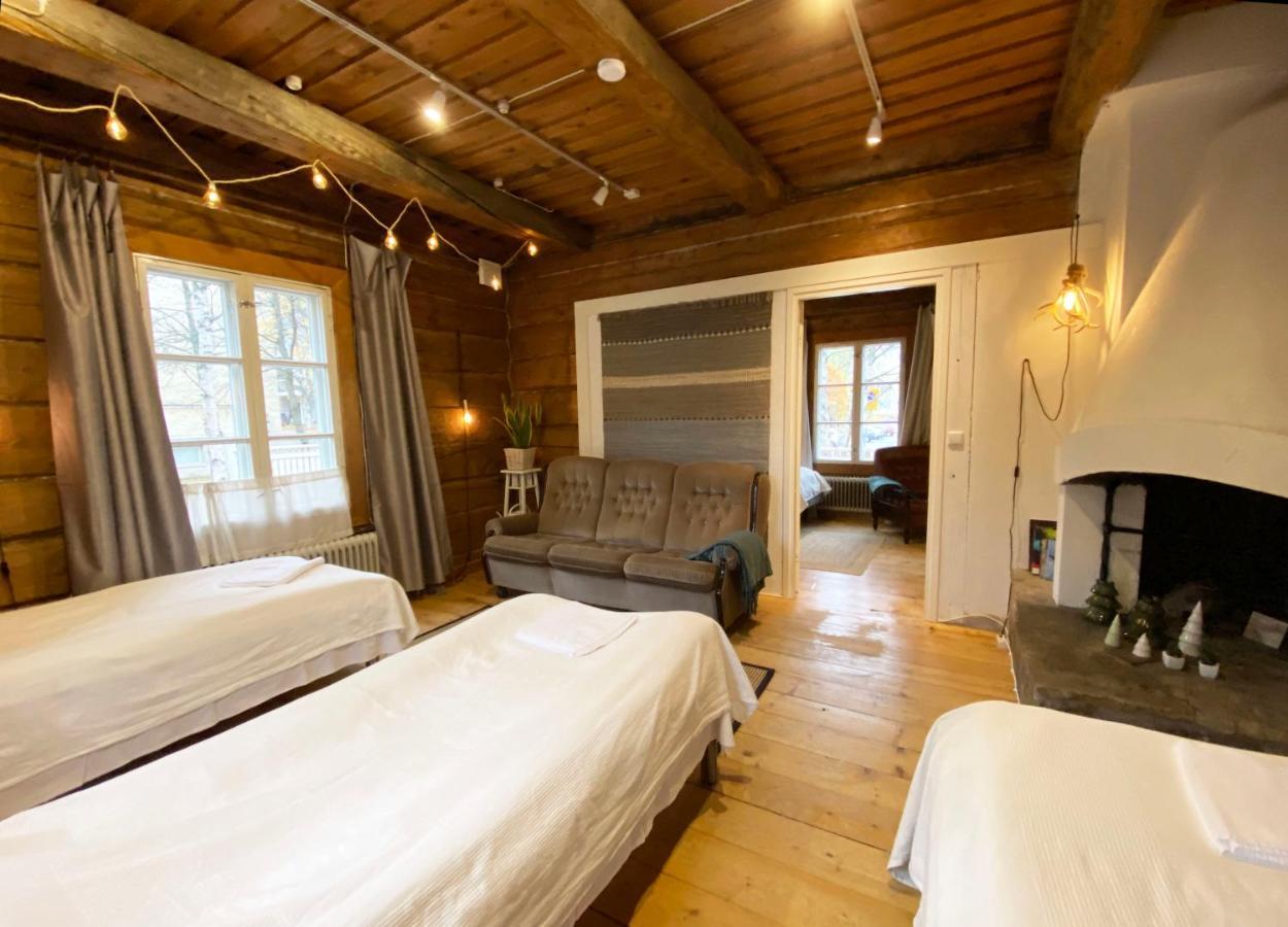 Отель Lauri Historical Log House Manor Рованиеми Экстерьер фото