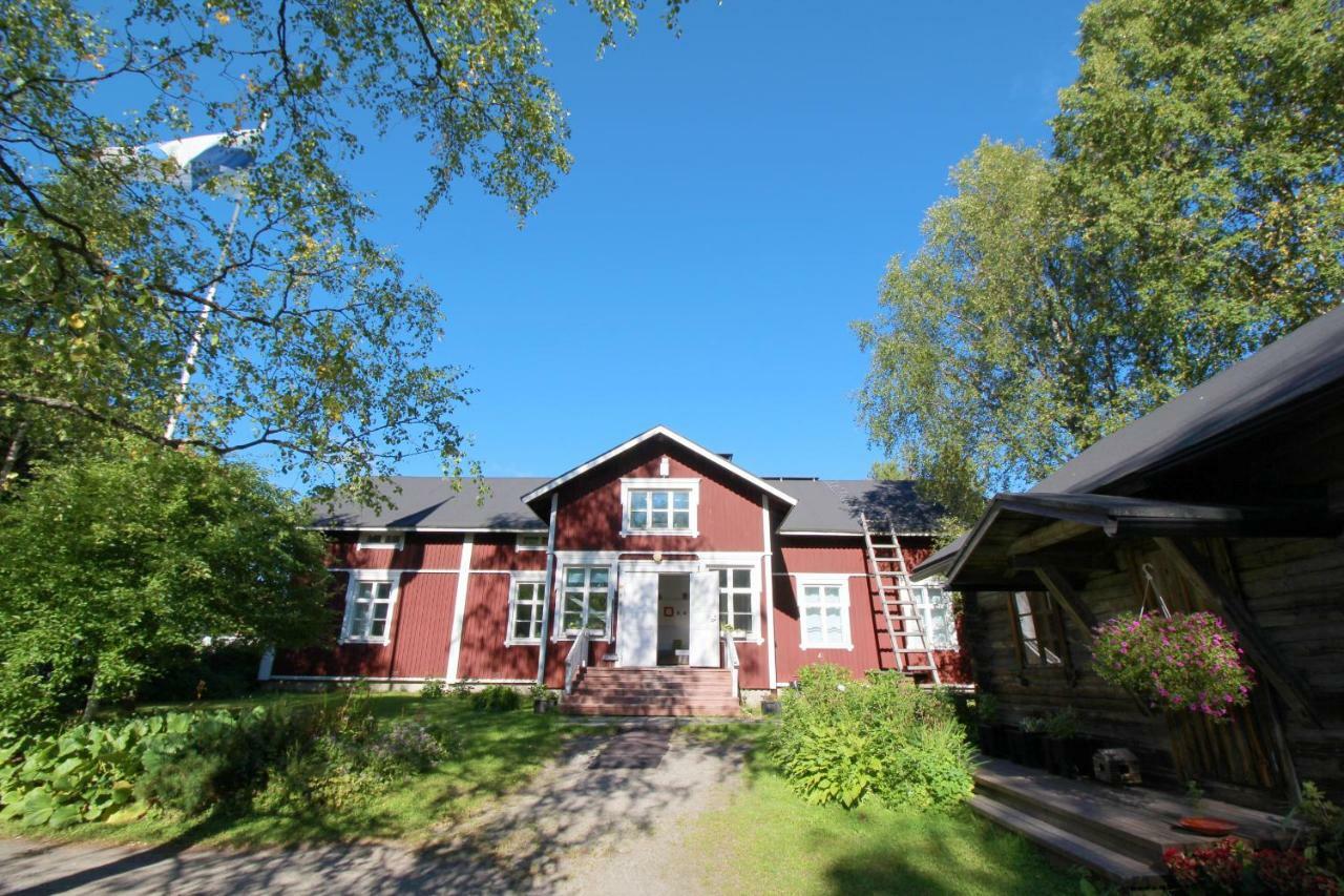 Отель Lauri Historical Log House Manor Рованиеми Экстерьер фото