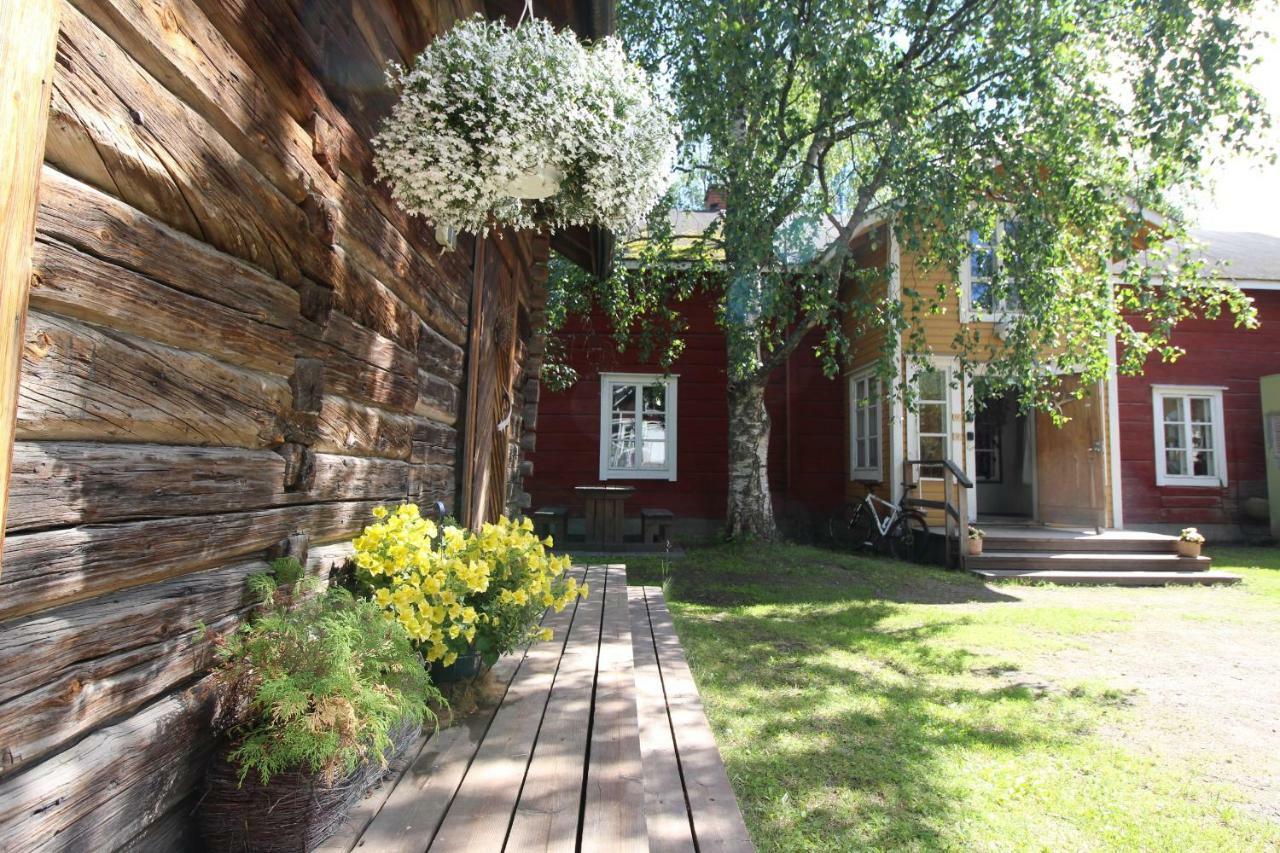Отель Lauri Historical Log House Manor Рованиеми Экстерьер фото